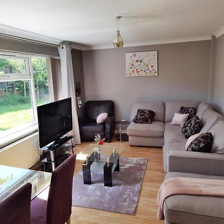 Fourth Avenue, Lovely Bungalow Available For Guests And Contractors Parking Wifi Nottingham Exterior photo