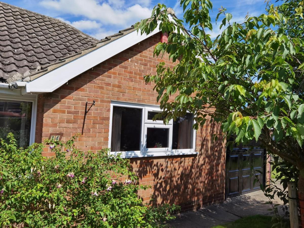 Fourth Avenue, Lovely Bungalow Available For Guests And Contractors Parking Wifi Nottingham Exterior photo