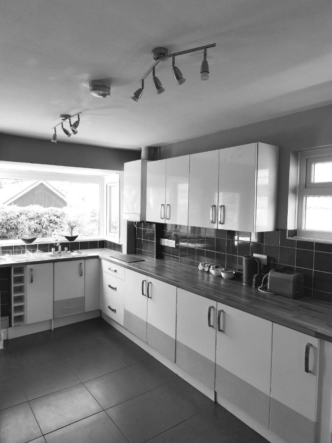 Fourth Avenue, Lovely Bungalow Available For Guests And Contractors Parking Wifi Nottingham Exterior photo