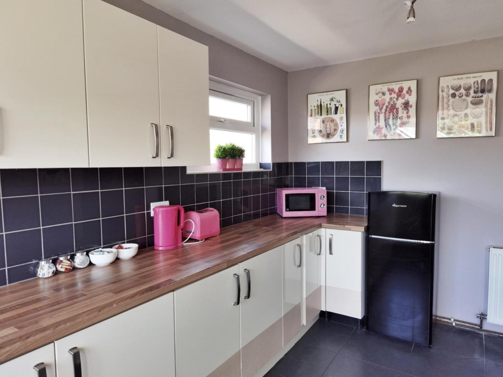 Fourth Avenue, Lovely Bungalow Available For Guests And Contractors Parking Wifi Nottingham Exterior photo